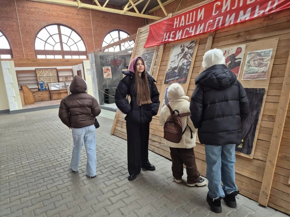 Прямо сейчас лауреаты фестиваля молодежной журналистики «Свой взгляд» на экскурсии по территории паровозного депо в парковом комплексе истории техники им. К.Г. Сахарова Прямо сейчас лауреаты фестиваля молодежной журналистики «Свой взгляд» на экскурсии по территории паровозного депо в парковом комплексе истории техники им. К.Г. Сахарова