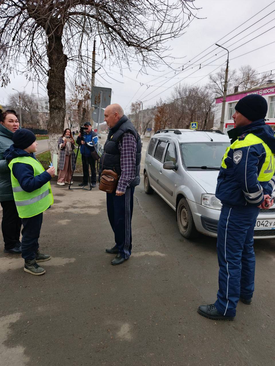 Сотрудники #Госавтоинспекции города #Новокуйбышевск провели профилактическую акцию совместно с родительским патрулем ГБОУ школы-интерната И.Е. Егорова Сотрудники #Госавтоинспекции города #Новокуйбышевск провели профилактическую акцию совместно с родительским патрулем ГБОУ школы-интерната И.Е. Егорова