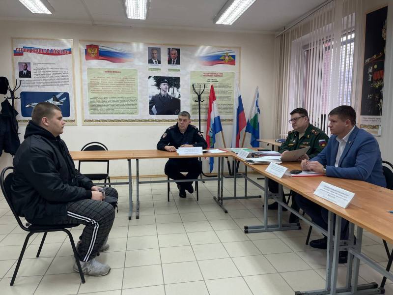 В Самарской области сотрудники полиции в рамках оперативно-профилактического мероприятия «Призывник» проводят беседы, направленные на профилактику незаконного оборота наркотических средств, среди лиц допризывного возраста