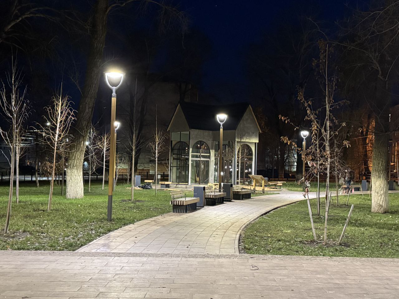 Как стало удобно и комфортно гулять в сквере у храма Сергея Радонежского в Чапаевске Как стало удобно и комфортно гулять в сквере у храма Сергея Радонежского в Чапаевске