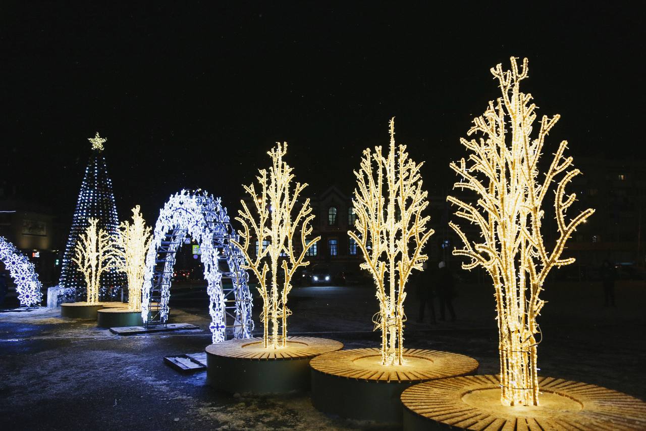 В Самаре начинают украшать улицы к Новому году В Самаре начинают украшать улицы к Новому году