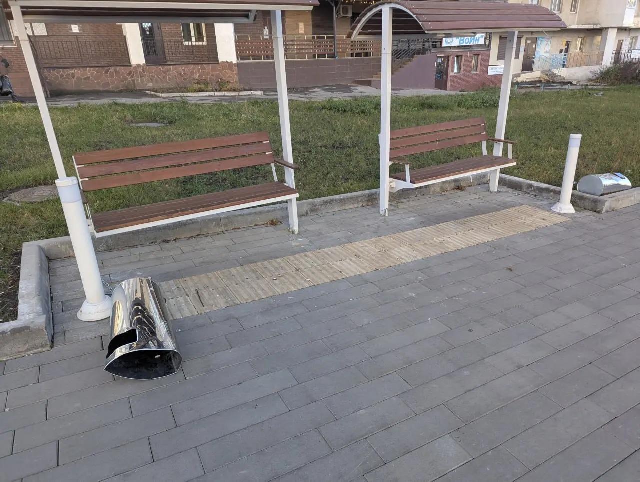 Новые урны поломали на улице XXII Партсъезда в Самаре ночью 17 ноября