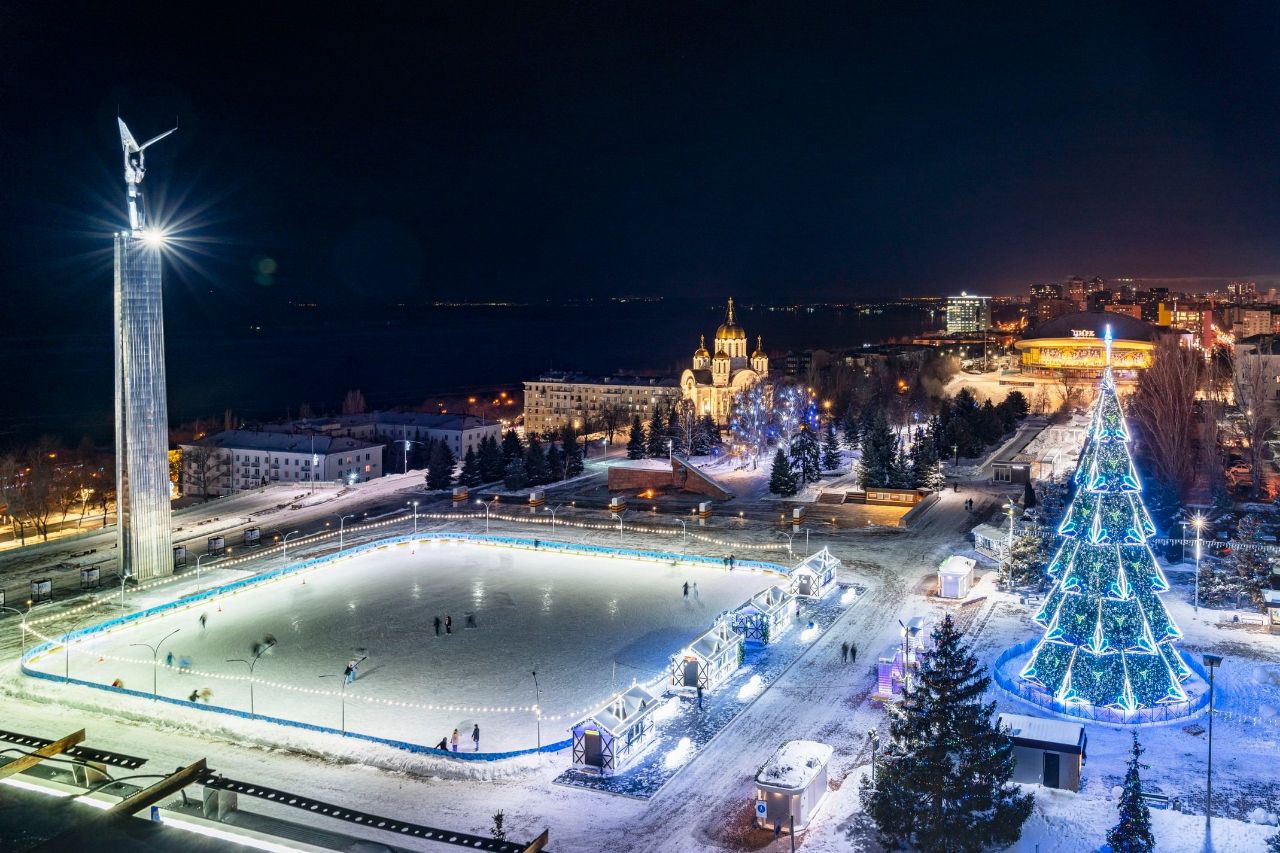 В Самаре начинают украшать улицы к Новому году В Самаре начинают украшать улицы к Новому году