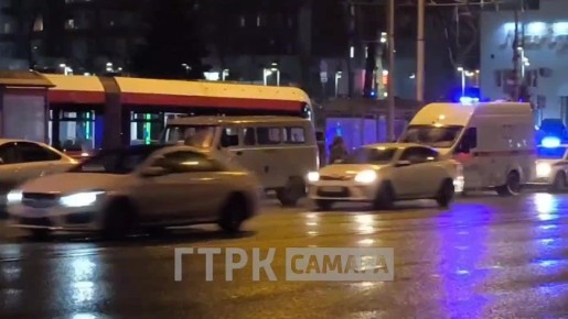 На улице Ново-Садовой, около "ТРЦ Звезда" в Самаре произошло дорожно-транспортное происшествие с участием трамвая