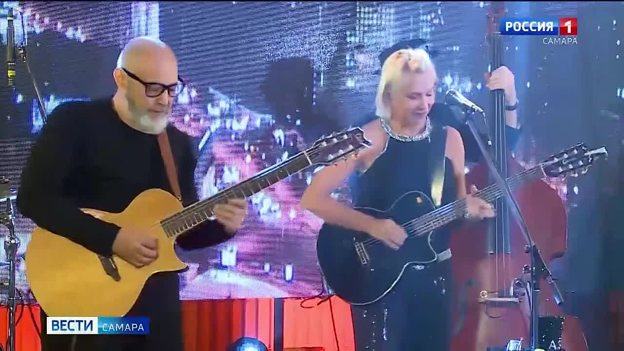 Песни-саундтрек целой эпохи: в Самаре прошел «Вечер у камина» с Алёной Свиридовой