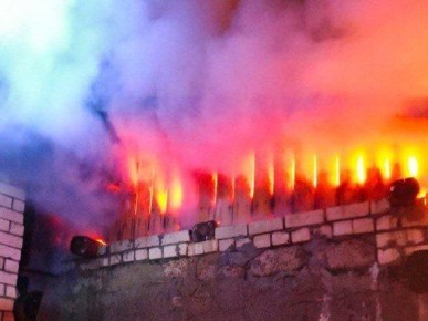 Пожар в Самарской области поглотил 30 квадратных метров кровли жилого дома