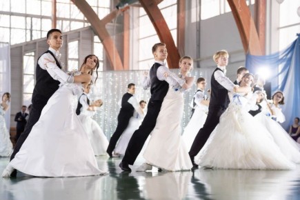 Раз в год манеж Самарского университета им. Королёва превращается в дворцовую залу