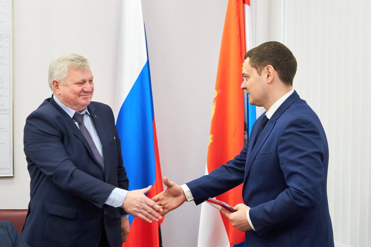 Сегодня на городской планёрке представил Павла Алексеевича Фомина — нового Руководителя Управления по общественной безопасности, делам ГО, ЧС и ликвидации последствий стихийных бедствий Сегодня на городской планёрке представил Павла Алексеевича Фомина — нового Руководителя Управления по общественной безопасности, делам ГО, ЧС и ликвидации последствий стихийных бедствий