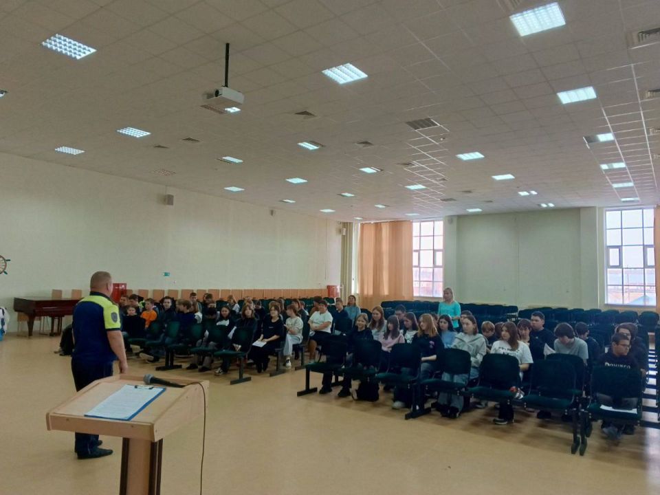 17 ноября в рамках Международной комплексной профилактической операции "Чистое поколение- 2025г" в ГБОУ СОШ имени Матвея Никифоровича Заводского с.Елховка сотрудники МБУ "Дом молодёжных организации" провели...