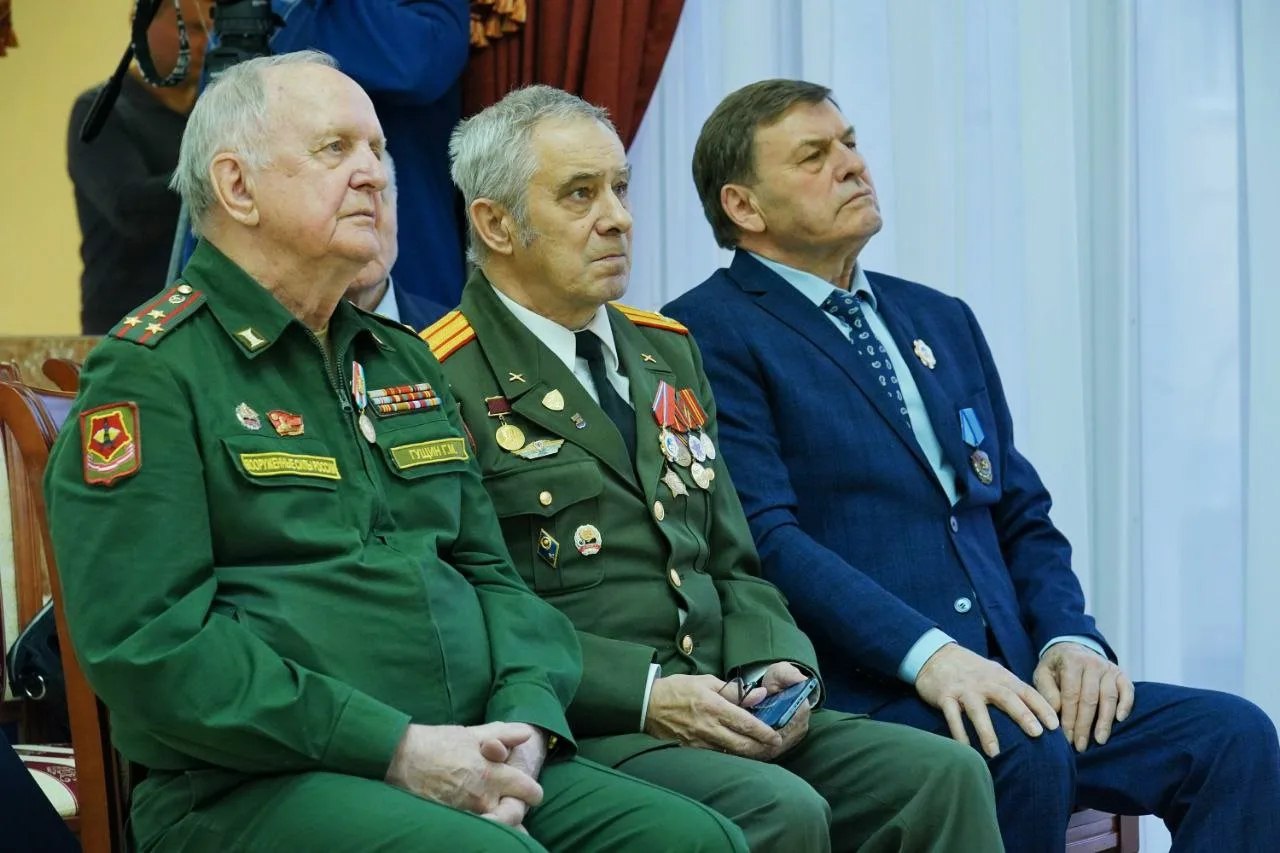 Вячеслав Федорищев вручил государственные награды жителям Самарской области, которые посвятили свою жизнь служению обществу и помощи людям Вячеслав Федорищев вручил государственные награды жителям Самарской области, которые посвятили свою жизнь служению обществу и помощи людям