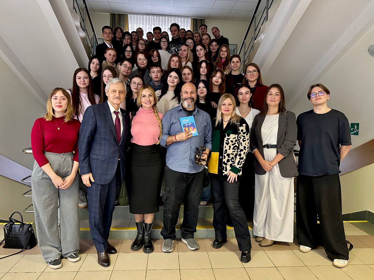 Университет «Мир» города Самара принял важного гостя — Патрисио Мери Белл, чилийского журналиста и политолога, автора книги «Дети Донбасса» Университет «Мир» города Самара принял важного гостя — Патрисио Мери Белл, чилийского журналиста и политолога, автора книги «Дети Донбасса»