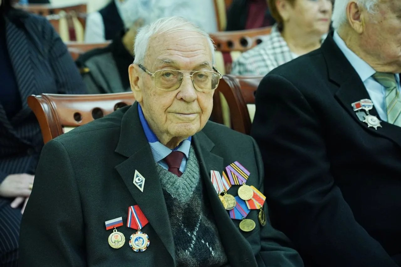 Вячеслав Федорищев вручил государственные награды жителям Самарской области, которые посвятили свою жизнь служению обществу и помощи людям Вячеслав Федорищев вручил государственные награды жителям Самарской области, которые посвятили свою жизнь служению обществу и помощи людям