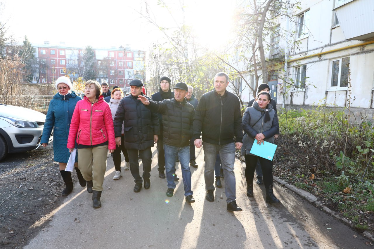 Дворы в Самаре благоустраивают по программам «Народный бюджет Самарской области» и «Формирование комфортной городской среды» Дворы в Самаре благоустраивают по программам «Народный бюджет Самарской области» и «Формирование комфортной городской среды»