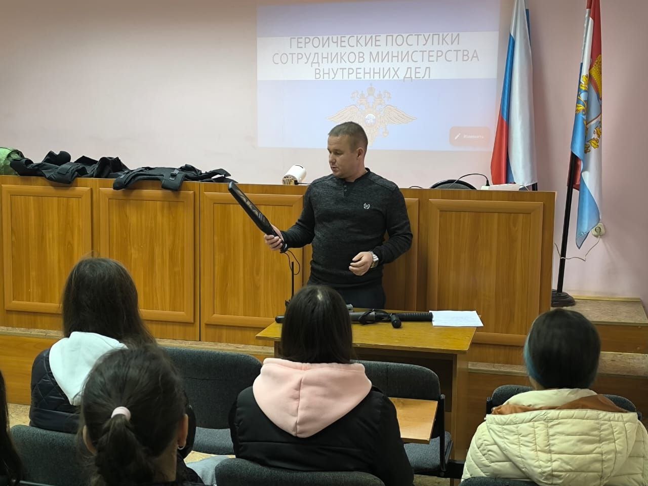 В рамках профориентационной работы с подрастающим поколением сотрудники полиции Самарской области на постоянной основе проводят мероприятия со школьниками