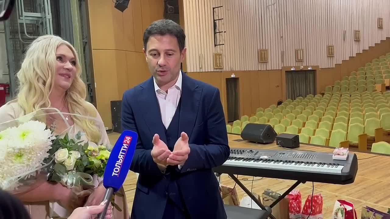 – В Тольятти такой тёплый, просто горячий приём, как будто мы приехали домой! – говорят Антон и Виктория Макарские