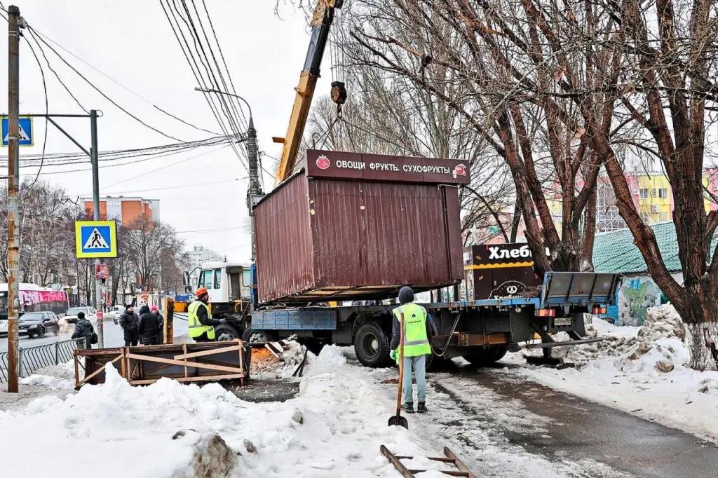 Более 200 незаконных торговых объектов демонтировали в Самаре