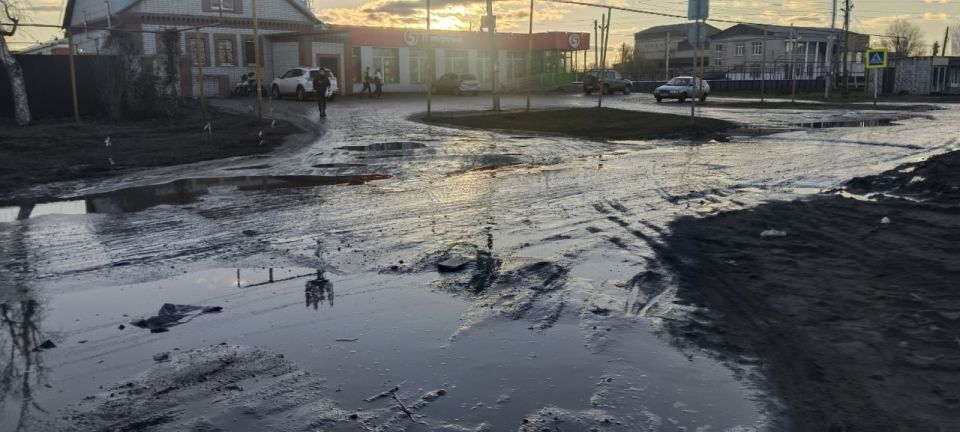 Жители села Черноречье в Волжском районе Самарской области пожаловались на дорогу