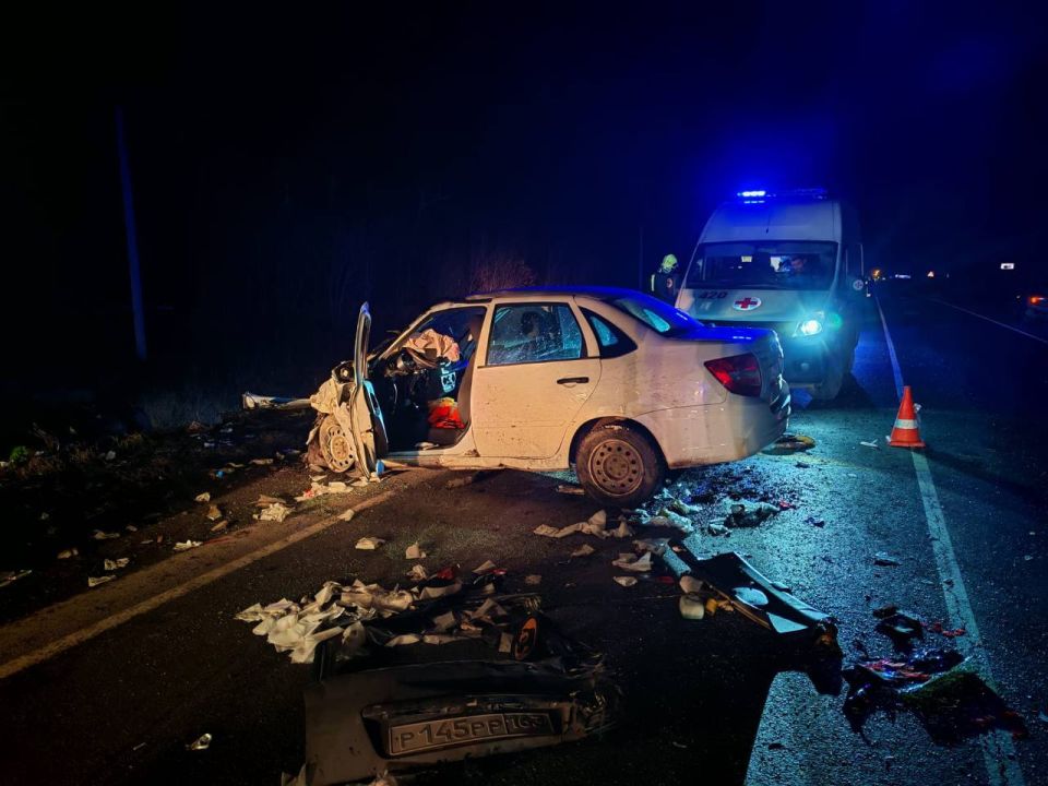 2 человека погибли в ДТП с тремя автомобилями