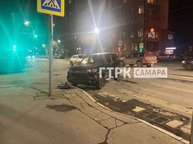 Очевидцы сообщают о ДТП с внедорожником на пересечении улиц Агибалова и Красноармейской