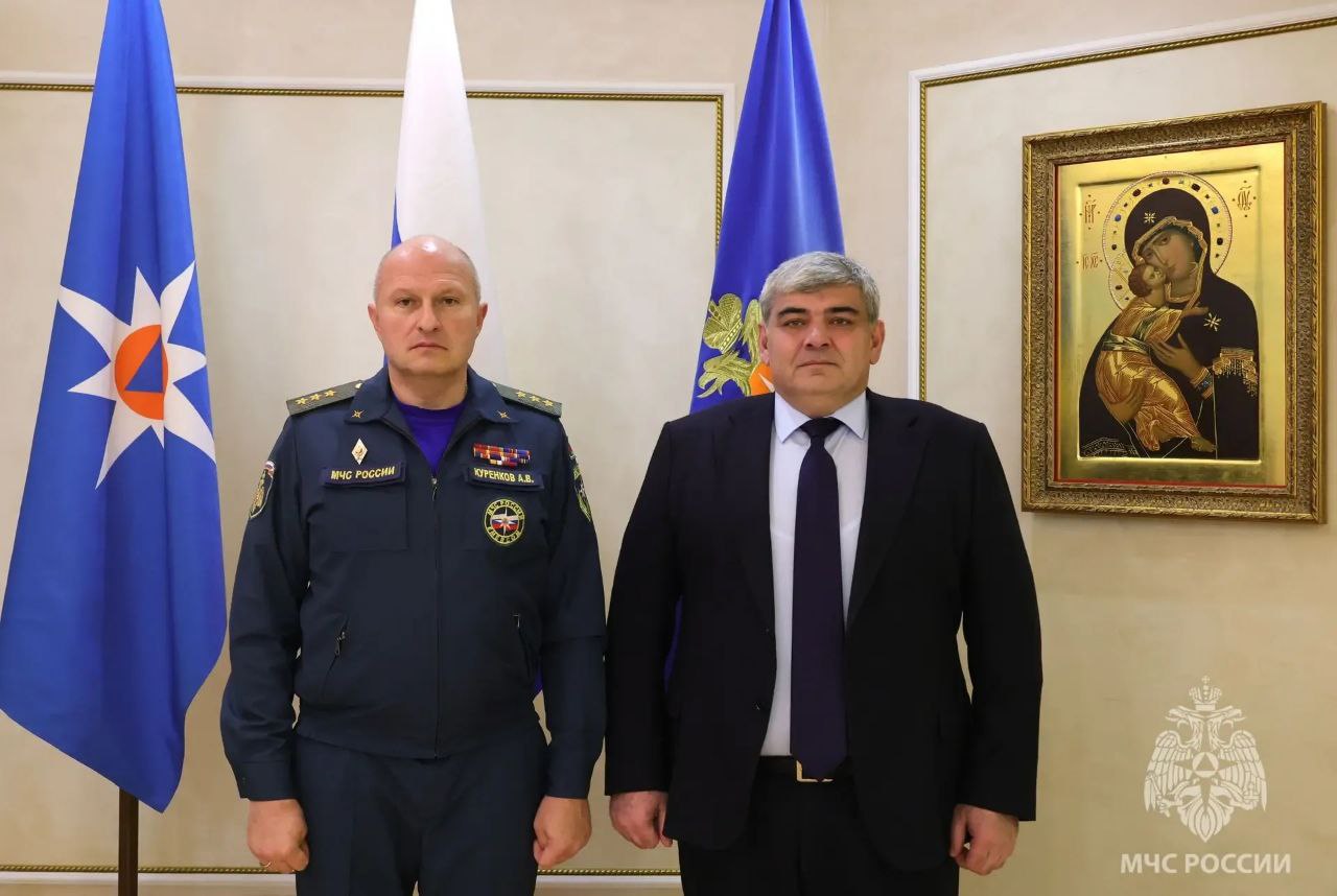 Главы МЧС России и Кабардино-Балкарской Республики обсудили развитие аварийно-спасательной инфраструктуры, обеспечивающей безопасность туристической отрасли Главы МЧС России и Кабардино-Балкарской Республики обсудили развитие аварийно-спасательной инфраструктуры, обеспечивающей безопасность туристической отрасли