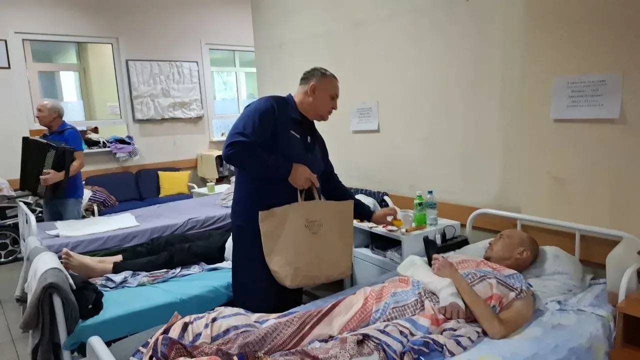 60 килограммов апельсинов, множество писем и Чебурашек доставлены раненым бойцам в госпитали Санкт-Петербурга 60 килограммов апельсинов, множество писем и Чебурашек доставлены раненым бойцам в госпитали Санкт-Петербурга