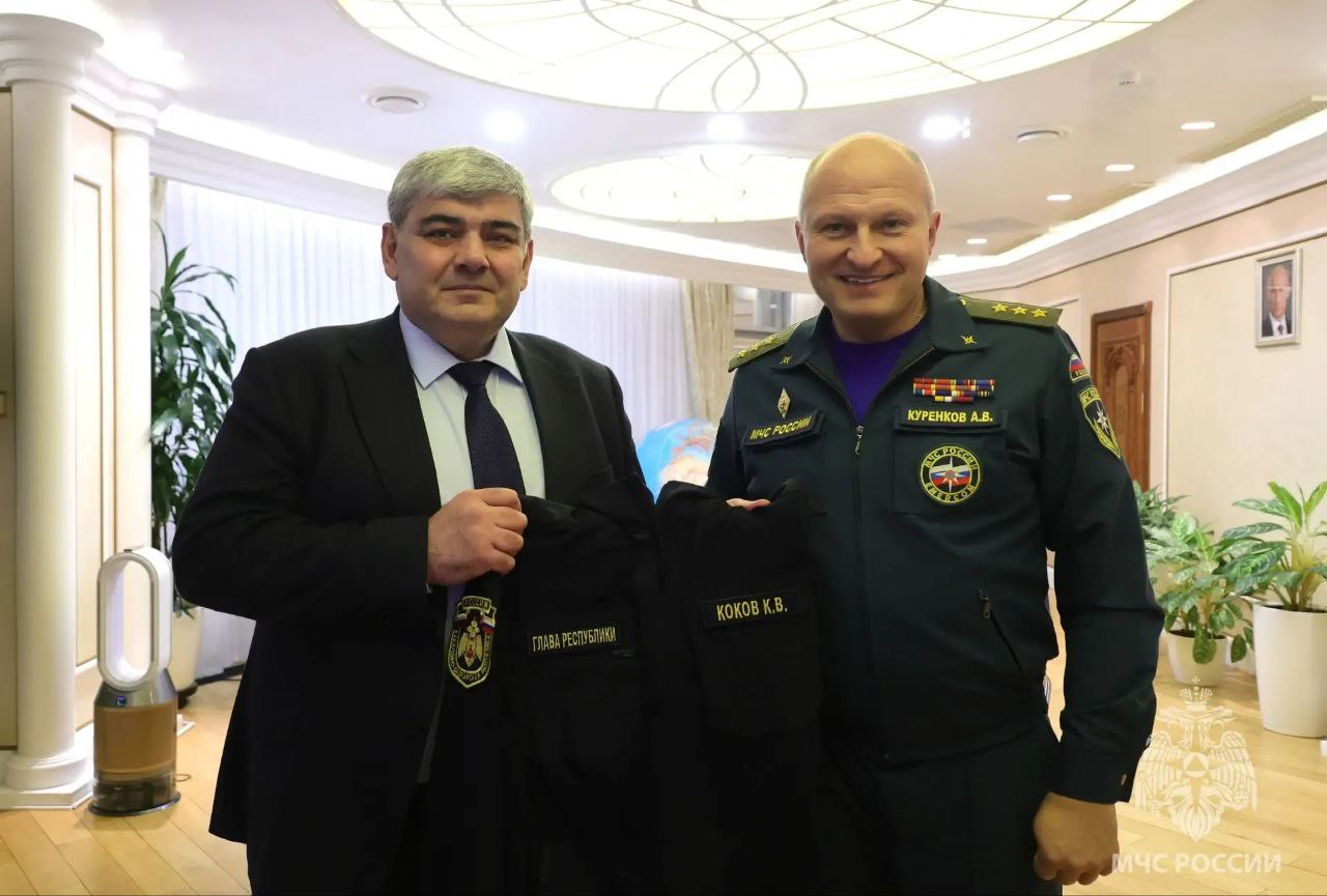 Главы МЧС России и Кабардино-Балкарской Республики обсудили развитие аварийно-спасательной инфраструктуры, обеспечивающей безопасность туристической отрасли Главы МЧС России и Кабардино-Балкарской Республики обсудили развитие аварийно-спасательной инфраструктуры, обеспечивающей безопасность туристической отрасли
