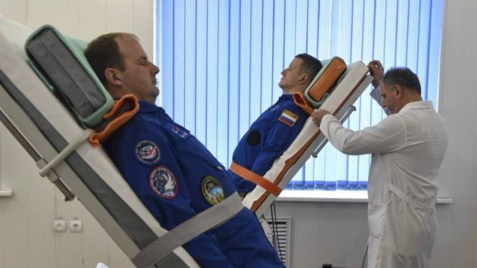 «Роскосмос» показал, как в ЦПК готовят космонавтов к отправке на самарской ракете