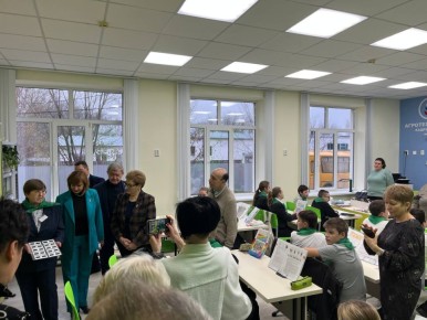 24 ноября в Шигонском районе депутаты фракции «Единая Россия» проверили ход капремонта школ, проводимого в рамках реализации Народной программы Партии и федерального партийного проекта «Новая школа» за счет средств...