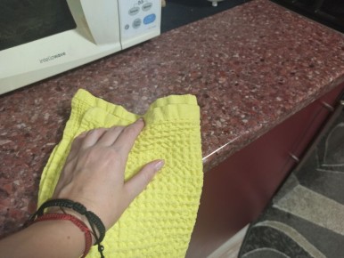 Натуральные рецепты для идеальной уборки: как эффективно использовать уксус и зубную пасту