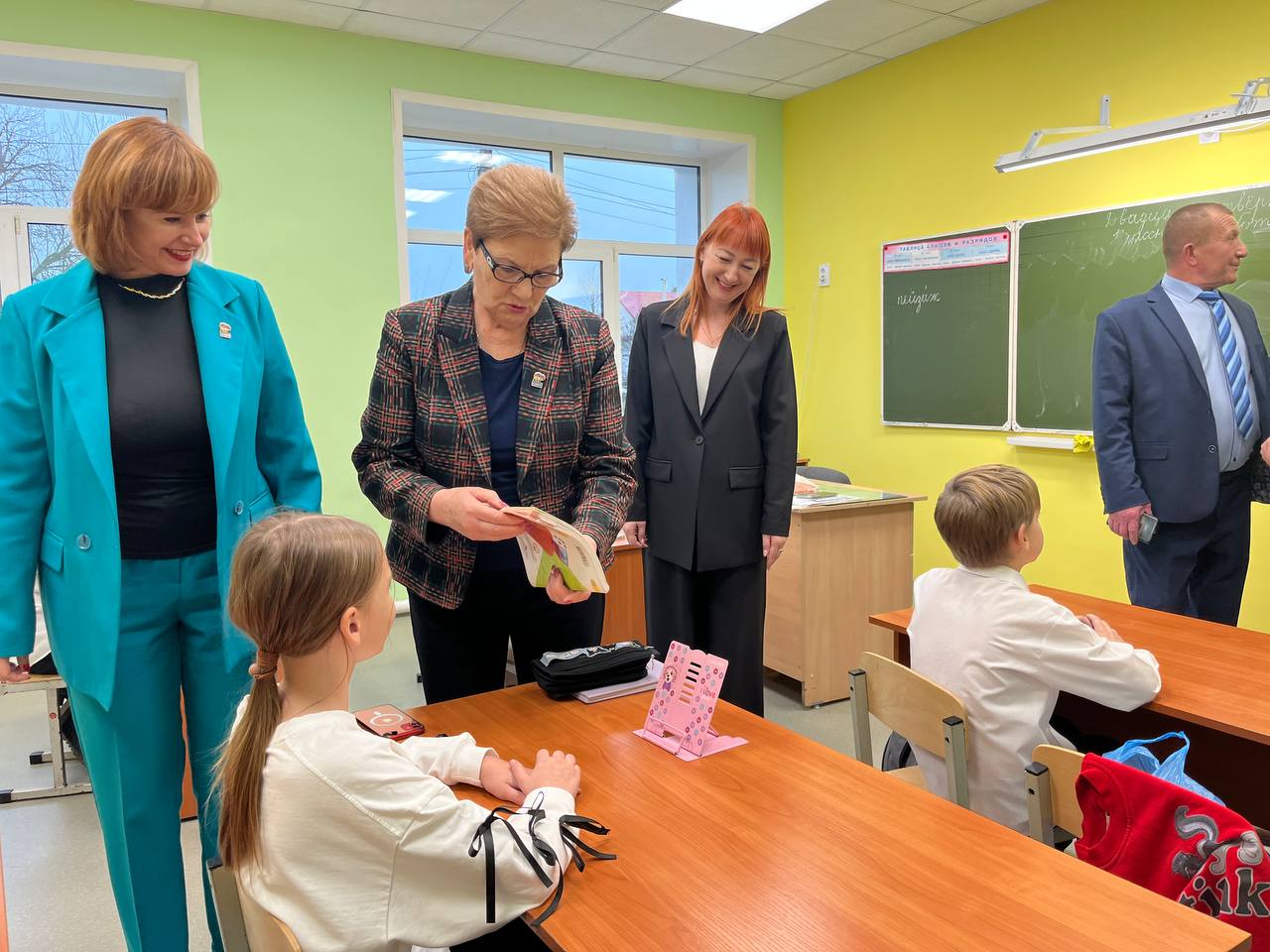 24 ноября в Шигонском районе депутаты фракции «Единая Россия» проверили ход капремонта школ, проводимого в рамках реализации Народной программы Партии и федерального партийного проекта «Новая школа» за счет средств... 24 ноября в Шигонском районе депутаты фракции «Единая Россия» проверили ход капремонта школ, проводимого в рамках реализации Народной программы Партии и федерального партийного проекта «Новая школа» за счет средств...