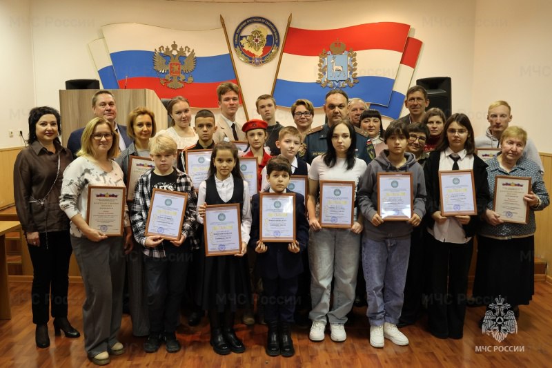 В региональном МЧС России наградили победителей IX патриотического фестиваля «Звезда спасения»
