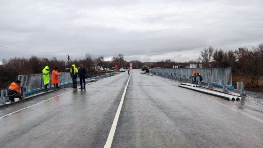 Обновленный мост через реку Черную в Волжском районе готовят к открытию