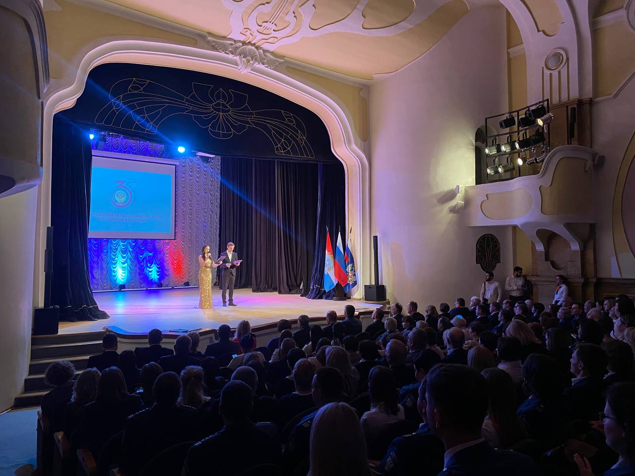 В Самарском ДК Железнодорожников началось торжественное заседание расширенной коллегии Управления Федеральной налоговой службы по Самарской области В Самарском ДК Железнодорожников началось торжественное заседание расширенной коллегии Управления Федеральной налоговой службы по Самарской области