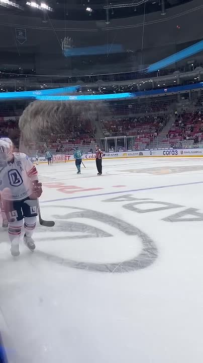 25 ноября во дворце спорта «Большой» в Сочи хоккейный клуб «Лада» провел матч выездной серии КХЛ