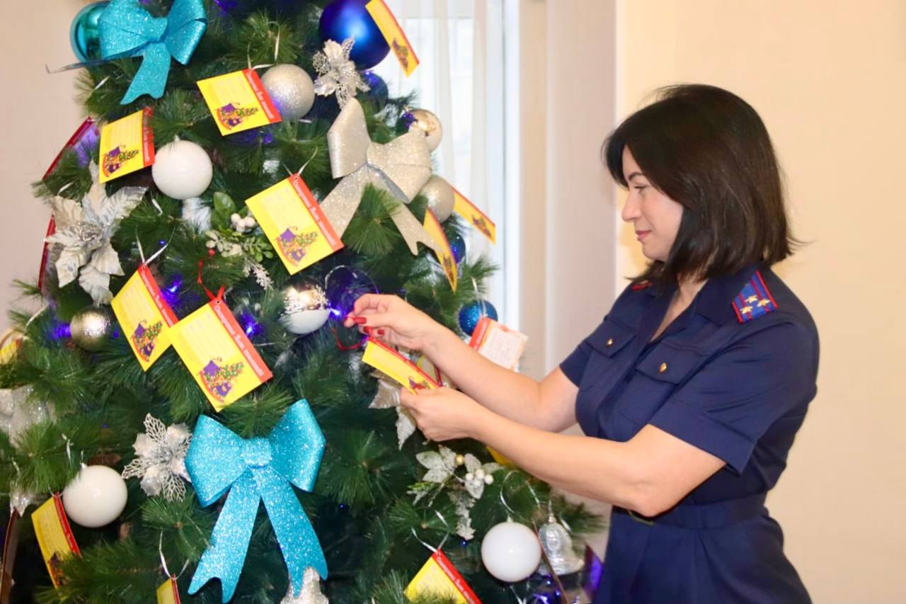 Старший помощник руководителя следственного управления СК России по Самарской области Елена Шкаева приняла участие в открытии ежегодной благотворительной акции «Елка желаний» Старший помощник руководителя следственного управления СК России по Самарской области Елена Шкаева приняла участие в открытии ежегодной благотворительной акции «Елка желаний»