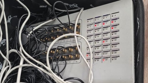 Сотрудники УФСБ России по Республике Крым и городу Севастополю задержали жителя Самарской области, который помогал телефонным мошенникам под руководством украинских кураторов