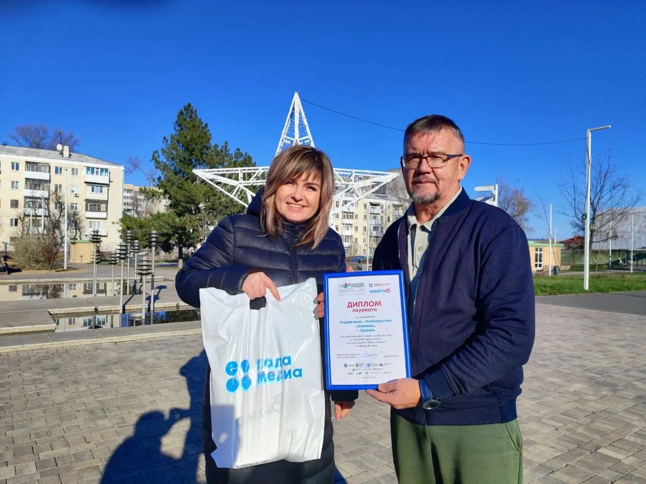 «Здравствуйте! Благодарим за грамоту и подарок. Мы приятно удивлены!» Так пишут нам участники студии киноискусства «Синема» (Луганск). Ребята приняли участие в нашем IX фестивале молодёжной журналистики и детско-юношеского... «Здравствуйте! Благодарим за грамоту и подарок. Мы приятно удивлены!» Так пишут нам участники студии киноискусства «Синема» (Луганск). Ребята приняли участие в нашем IX фестивале молодёжной журналистики и детско-юношеского...