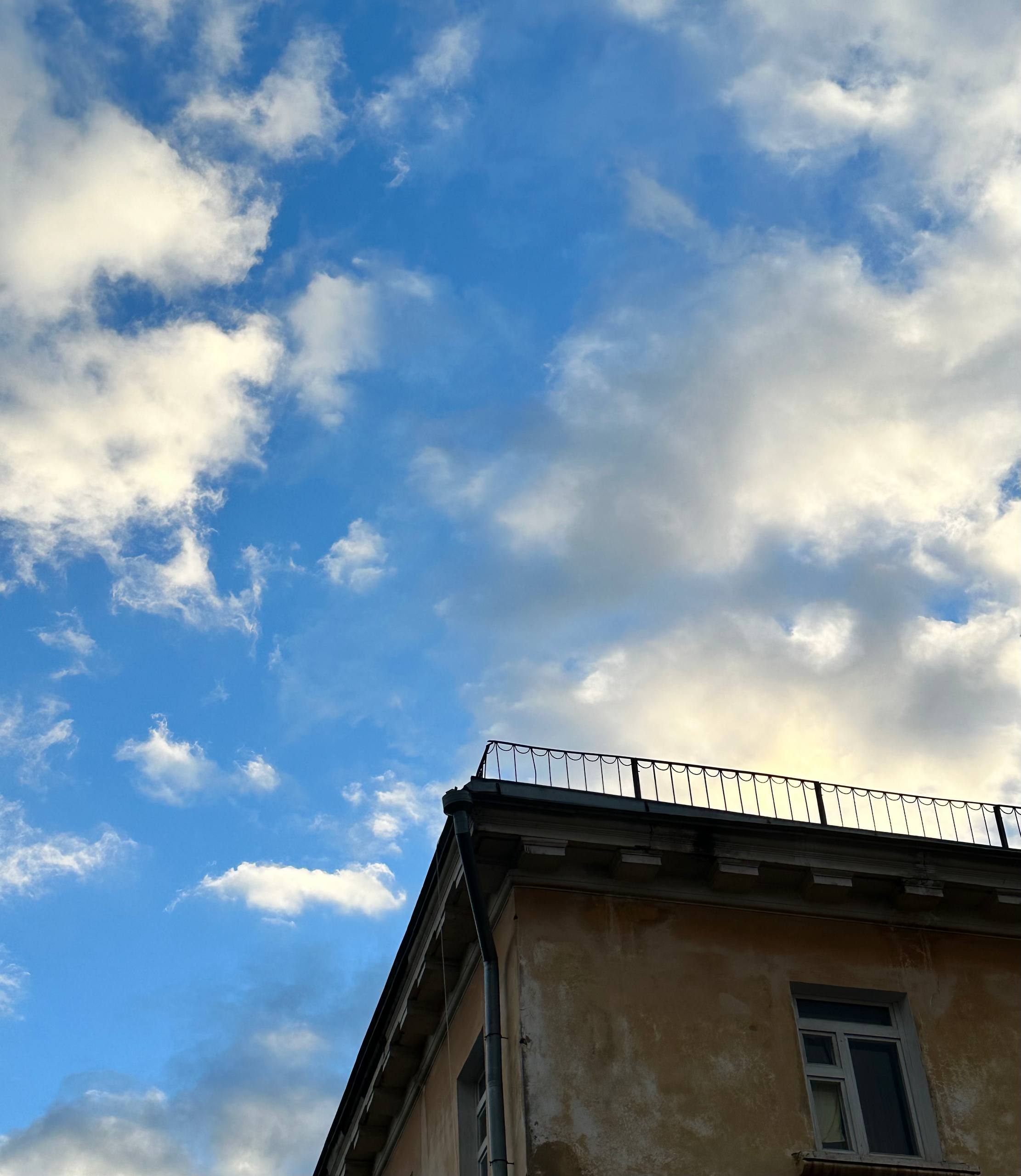 Среда - это мост между рабочими буднями и долгожданными выходными! Начинаем день с прогноза погоды