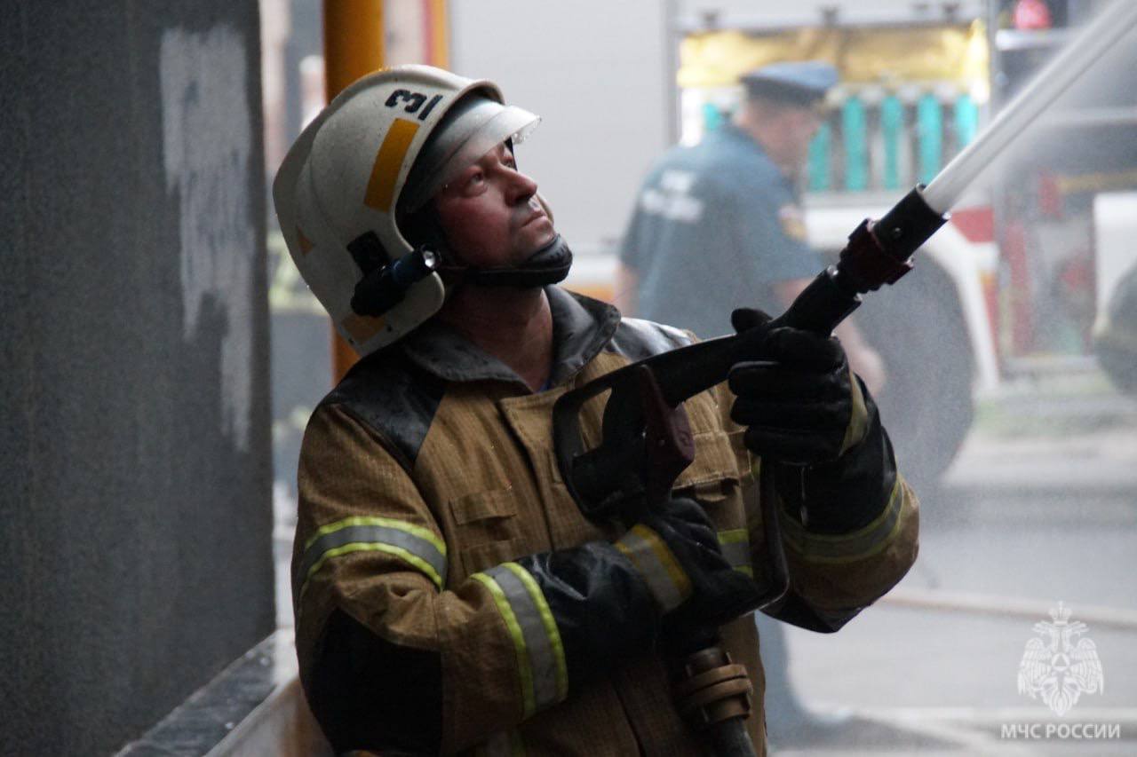 #Оперативнаясводка. С начала дня в Самарской области Подразделения МЧС ликвидировали 2 пожара в Самаре: в Красноглинском районе горел легковой автомобиль