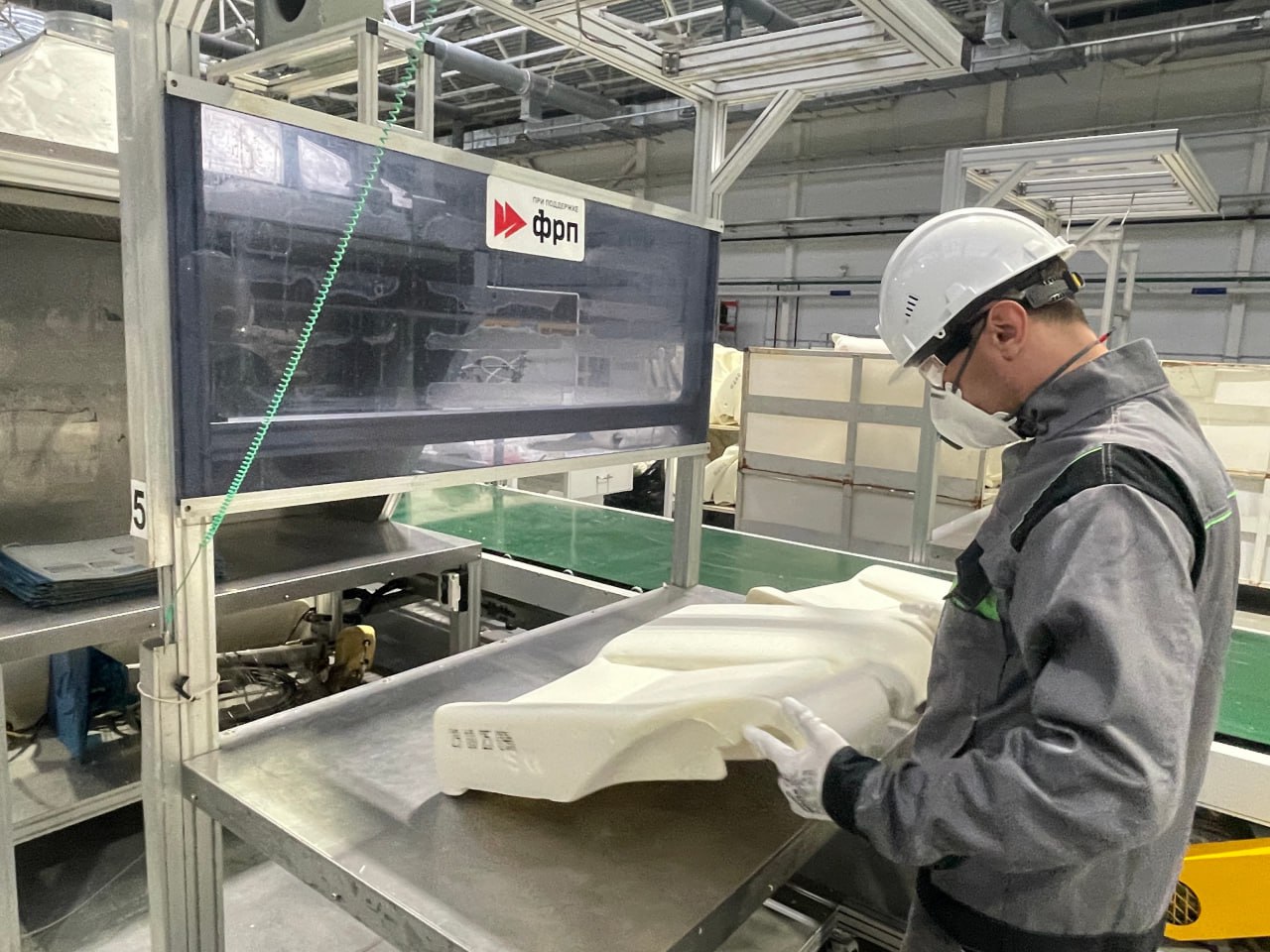 Производство комплектов подушек для сидений автомобилей Lada Vesta и Lada Aura запустили в Самарской области, рассказали РИА Новости в ФРП