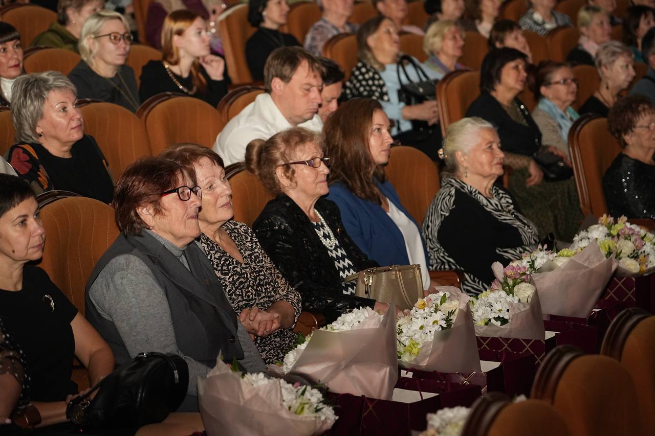 Жительниц Самары поздравили с предстоящим Днем матери Жительниц Самары поздравили с предстоящим Днем матери