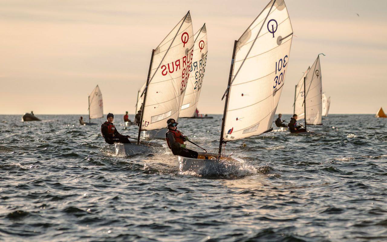Иван Лаздин и Евгения Огнева стали призерами соревнований по парусному спорту