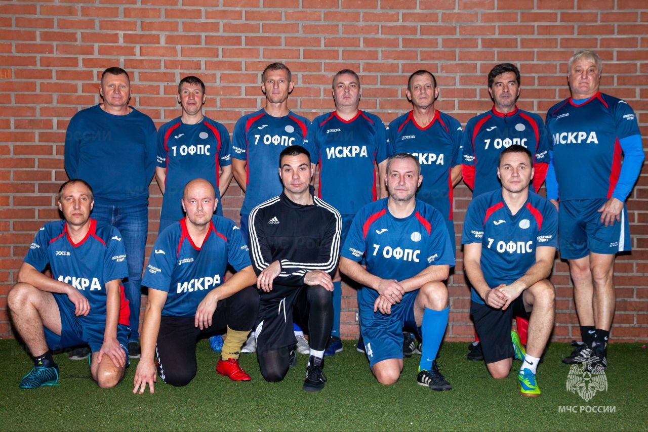Ветераны сызранского футбола приняли участие в турнире, посвященном 35-летию МЧС России