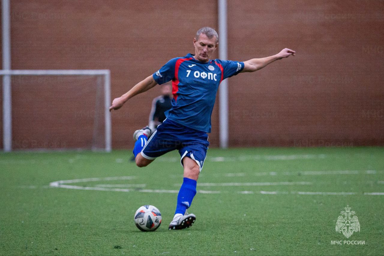 Ветераны сызранского футбола приняли участие в турнире, посвященном 35-летию МЧС России Ветераны сызранского футбола приняли участие в турнире, посвященном 35-летию МЧС России