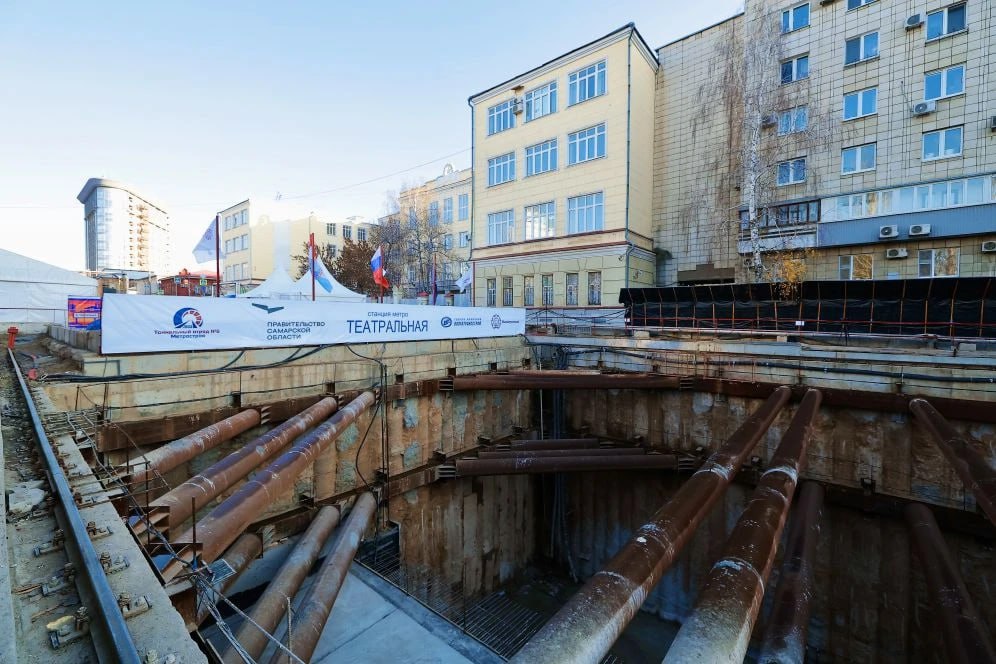 Сегодня завершилась проходка перегонных тоннелей на станции метро «Театральная»