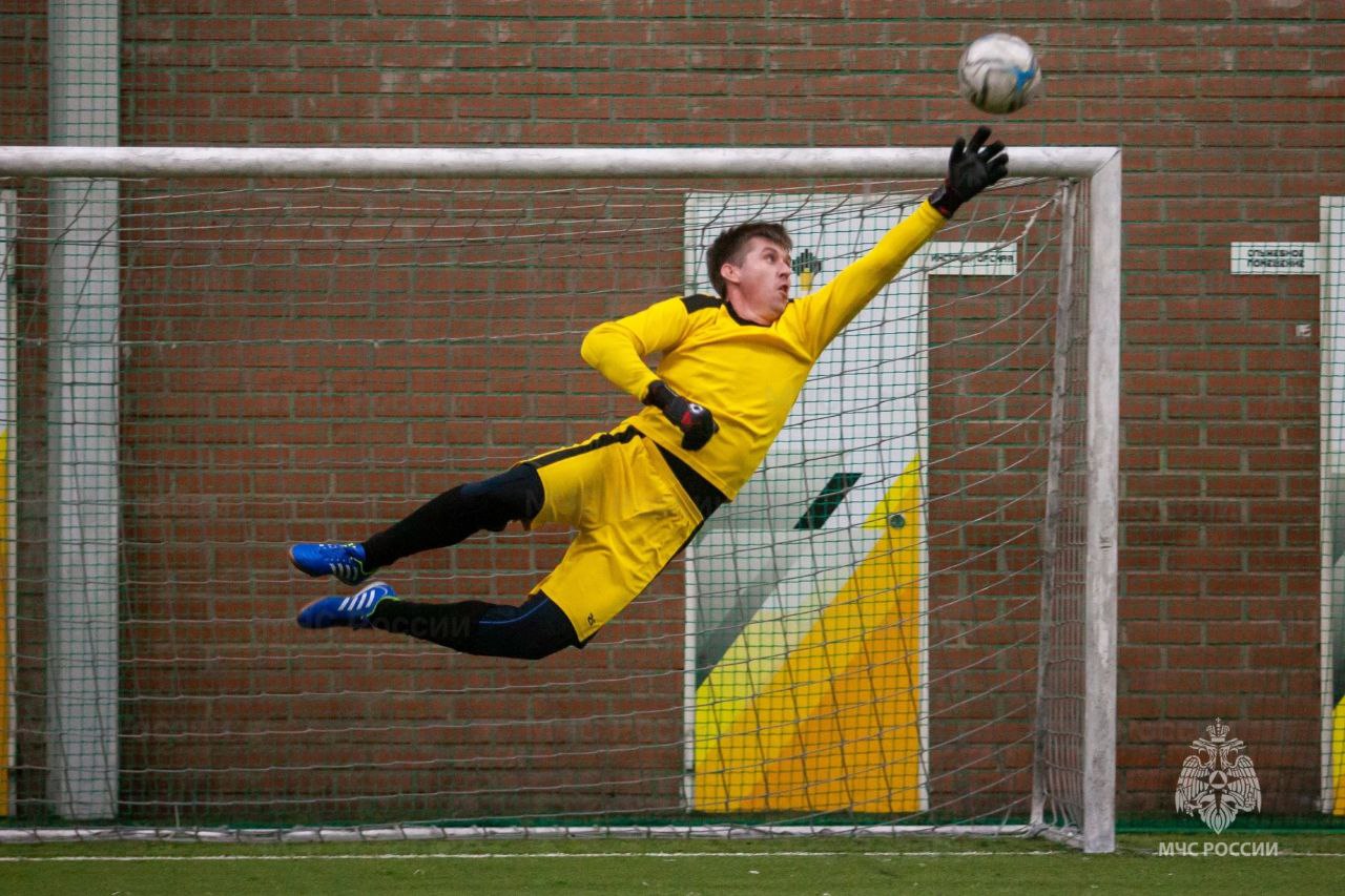 Ветераны сызранского футбола приняли участие в турнире, посвященном 35-летию МЧС России Ветераны сызранского футбола приняли участие в турнире, посвященном 35-летию МЧС России