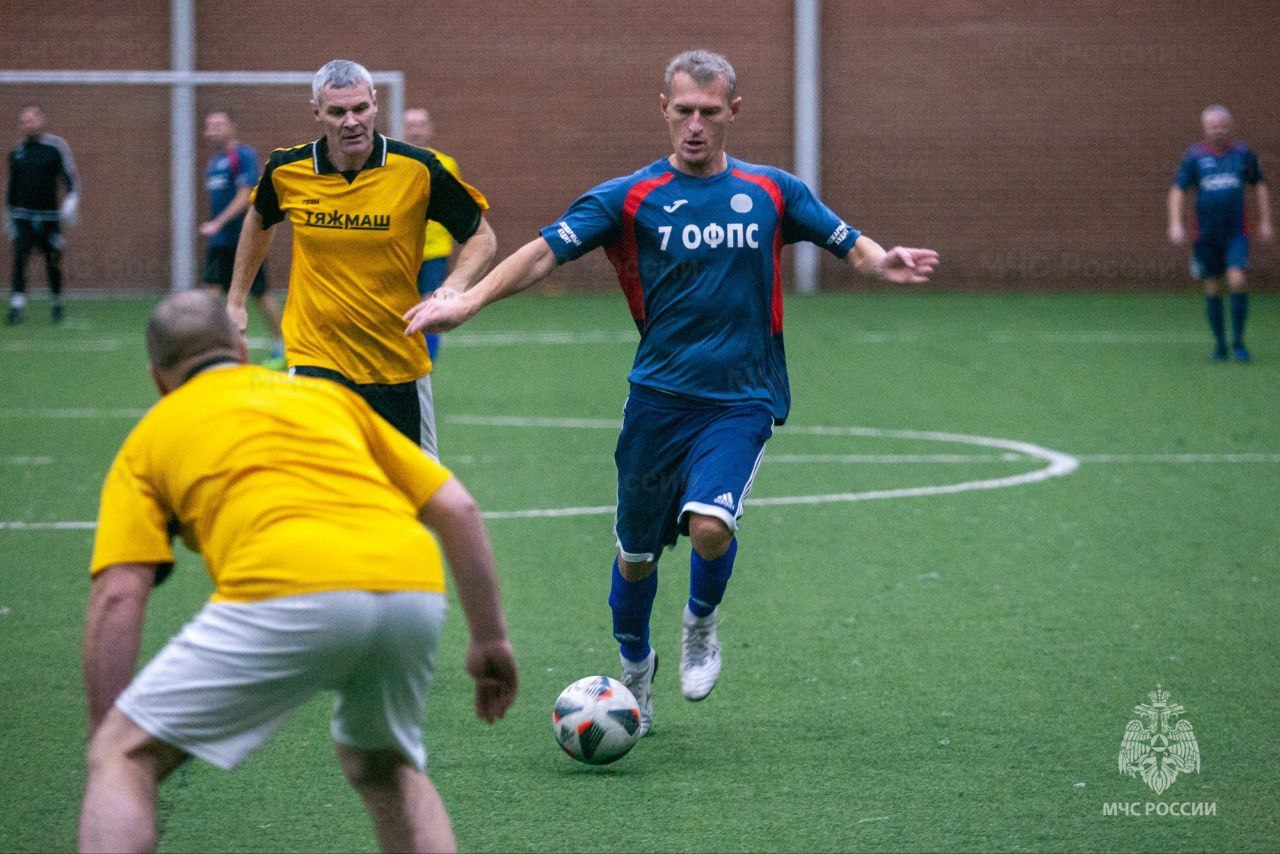 Ветераны сызранского футбола приняли участие в турнире, посвященном 35-летию МЧС России Ветераны сызранского футбола приняли участие в турнире, посвященном 35-летию МЧС России