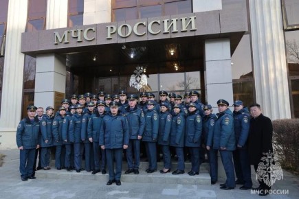 Александр Куренков проинспектировал работу Спецуправления пожарной охраны МЧС России на космодроме Байконур и передал три единицы новой техники