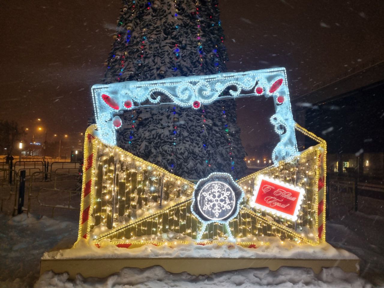 Тольятти начинают украшать к новому году