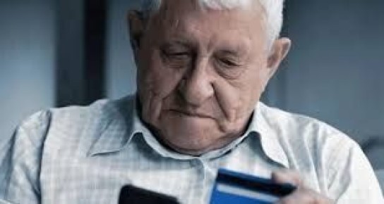 Пенсионные выплаты на карту: какие ограничения стоит знать?